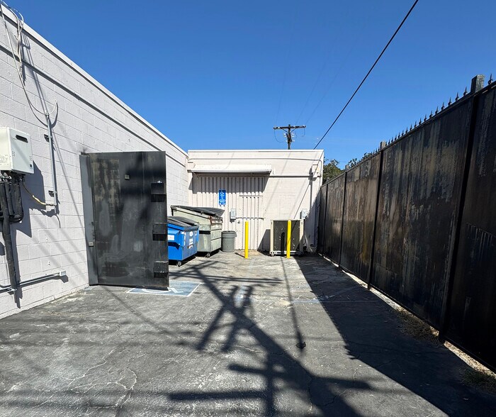 More Photos Of 13851 Saticoy St, Van Nuys Warehouse For Sale