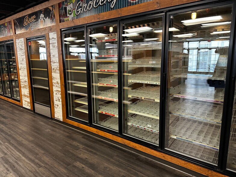 More Photos Of 45 Rincon Dr, Camarillo General Retail For Lease