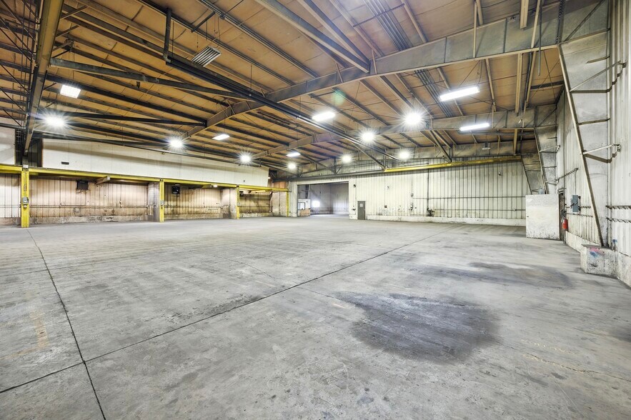 More Photos Of 5704 E 1700 North Rd, Danvers Industrial For Lease