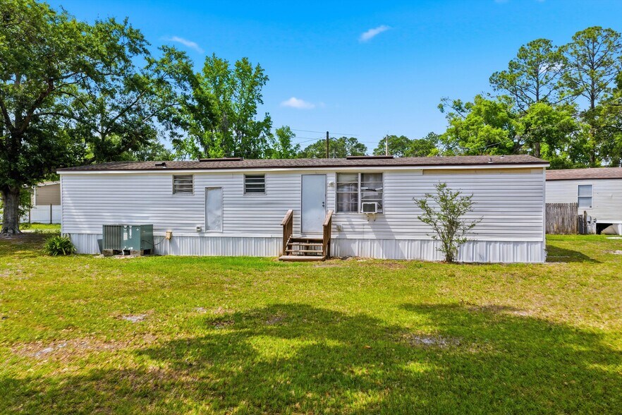 More Photos Of 11169 Eleanor Ave, Jacksonville Manufactured Housing Mobile Home Park For Sale