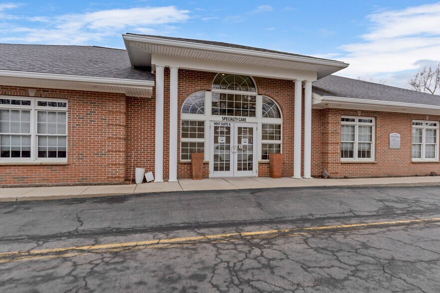 Primary Photo Of 9095 Main St, Clarence Medical For Lease