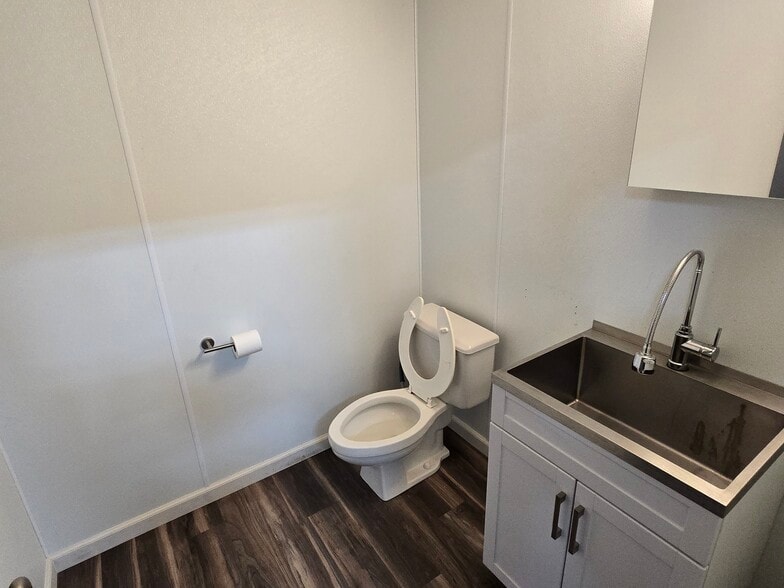 More Photos Of 151 Independence Dr, Union Flex For Sale