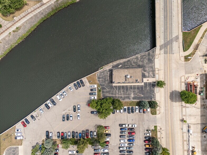 More Photos Of 307 E Center St, Rochester Office For Sale