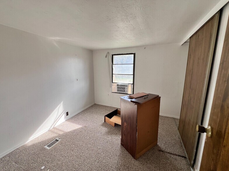 More Photos Of 409 N Commercial Ave, Wallace Apartments For Sale