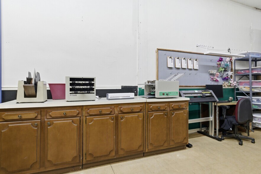 More Photos Of 622 N Central Ave, Connersville General Retail For Sale