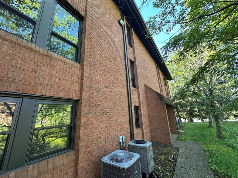 More Photos Of 300 Mcknight Park Dr, Pittsburgh Office For Sale