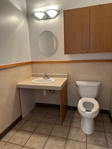 More Photos Of 98-425 Kamehameha Hwy, Aiea Unknown For Lease