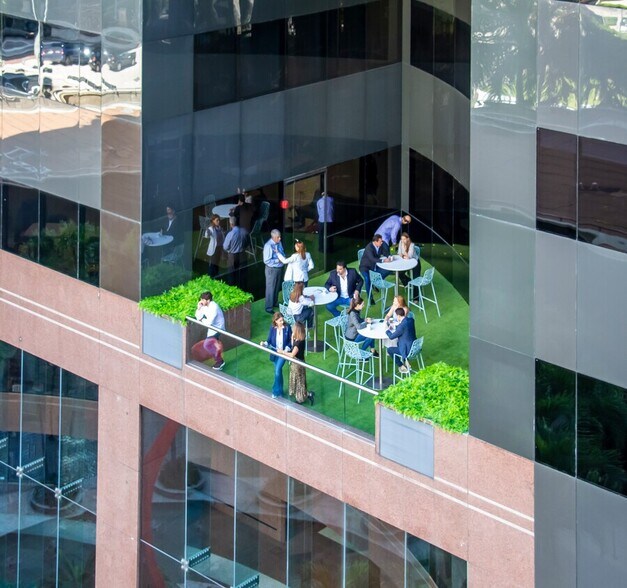 More Photos Of 800 brickell Ave, Miami Coworking Space