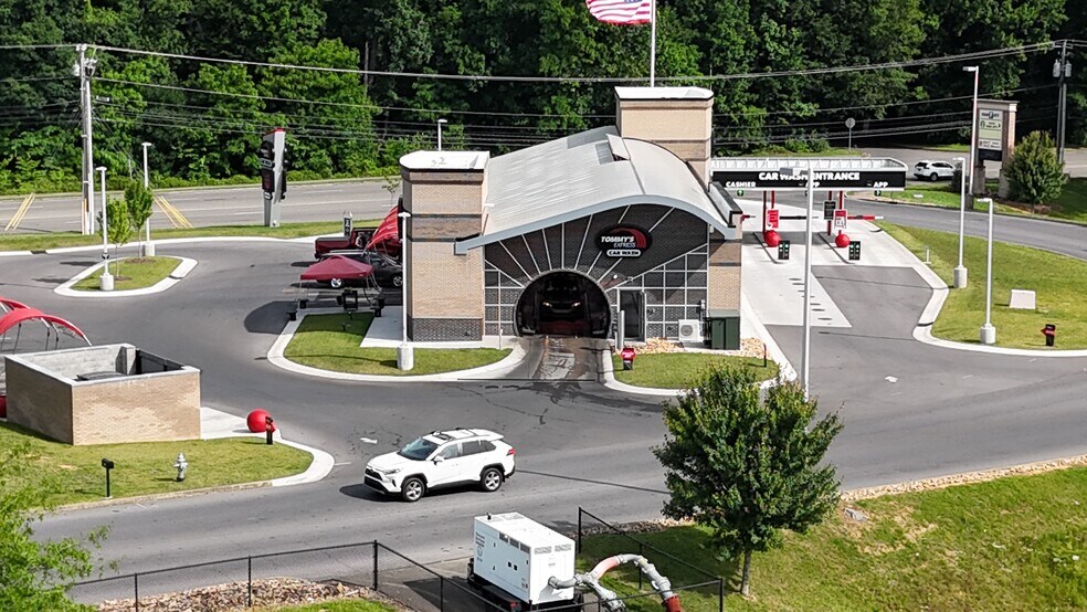 More Photos Of 920 N State of Franklin Rd, Johnson City Supermarket For Lease