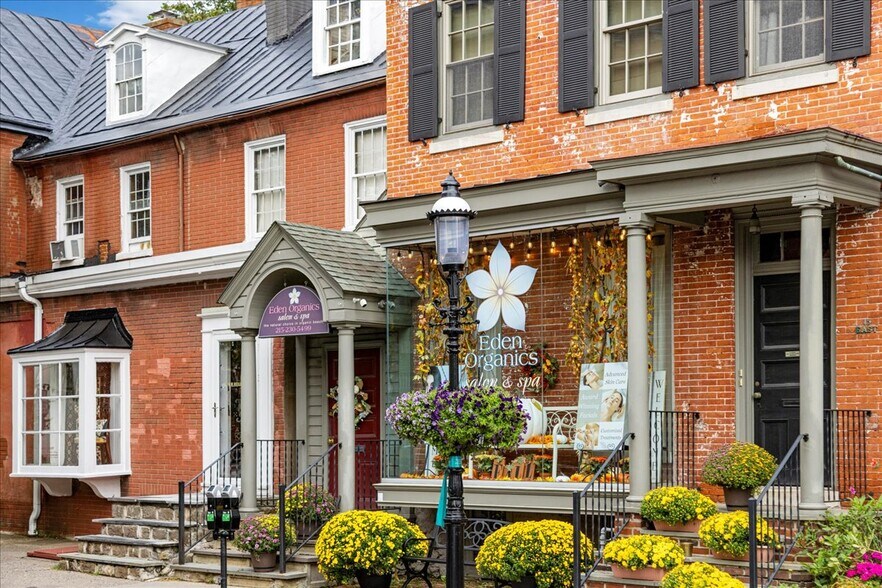 More Photos Of 152 N Main St, Doylestown Medical For Lease