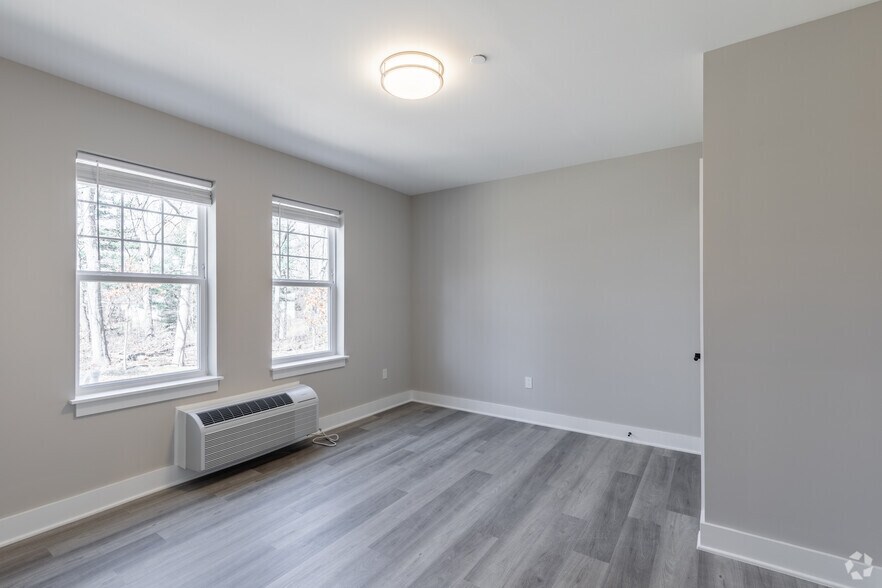 More Photos Of 35 Violet Ave, Poughkeepsie Apartments For Lease