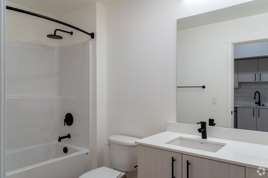 More Photos Of 492 NE 2nd St, Gresham Apartments For Lease