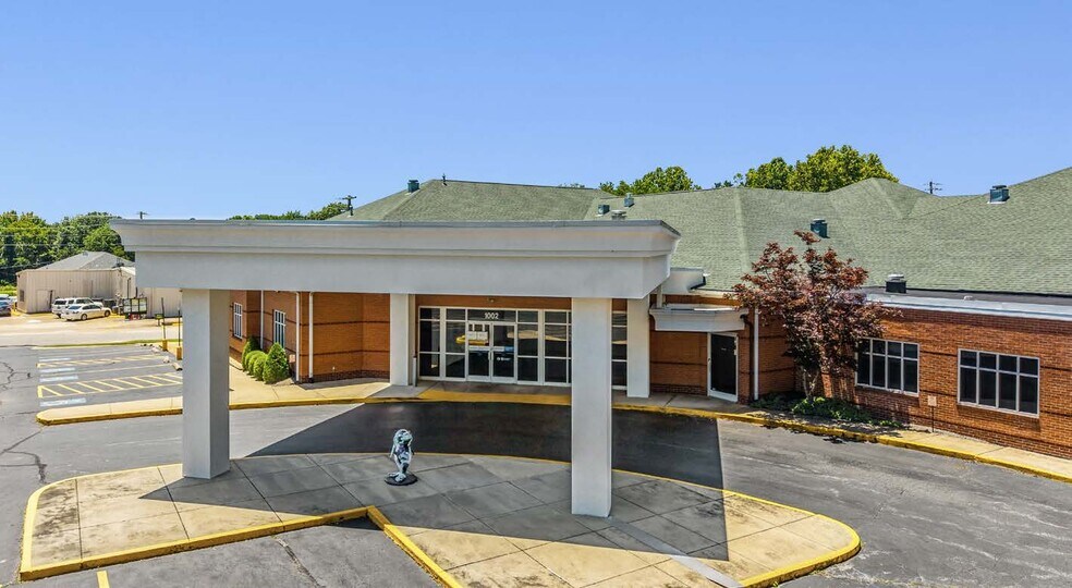 More Photos Of 1002 Cornerstone Dr, Paris Healthcare For Sale