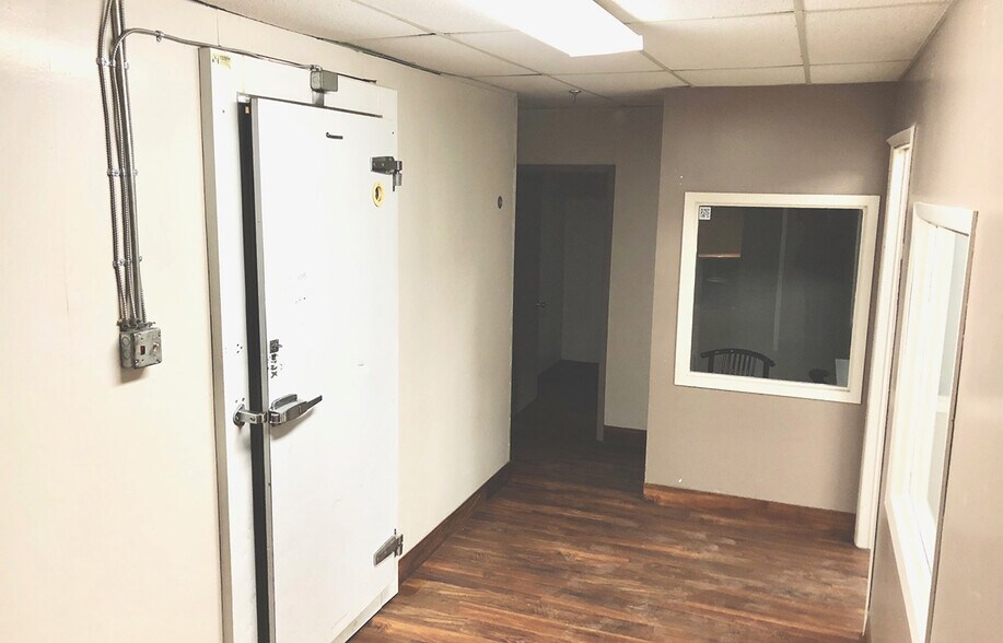 More Photos Of 431 Thames Ave, Winnipeg Office For Lease