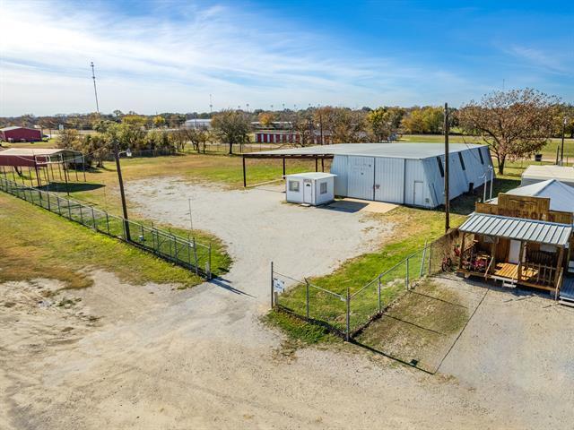 More Photos Of 909 Pitts Ln, Blanket Warehouse For Sale