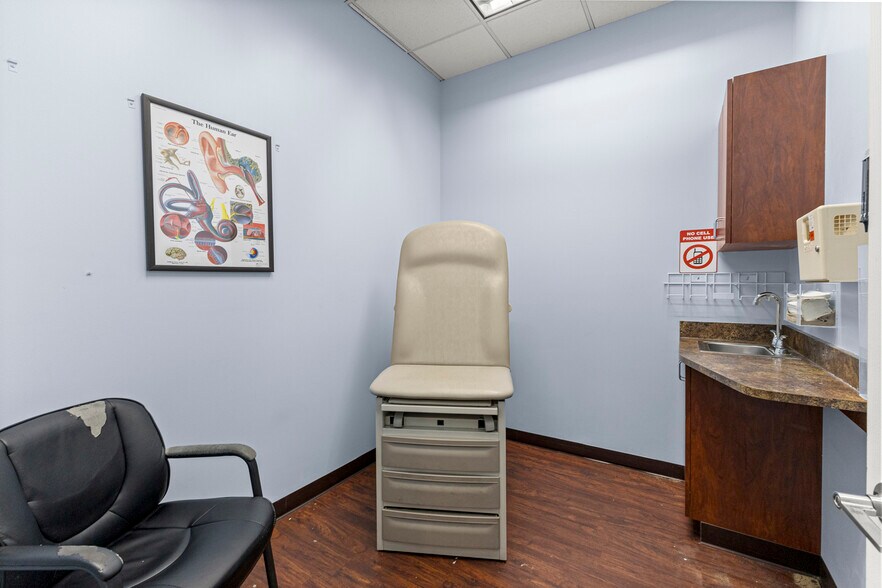 More Photos Of 13403 W 7 Mile Rd, Detroit Medical For Lease