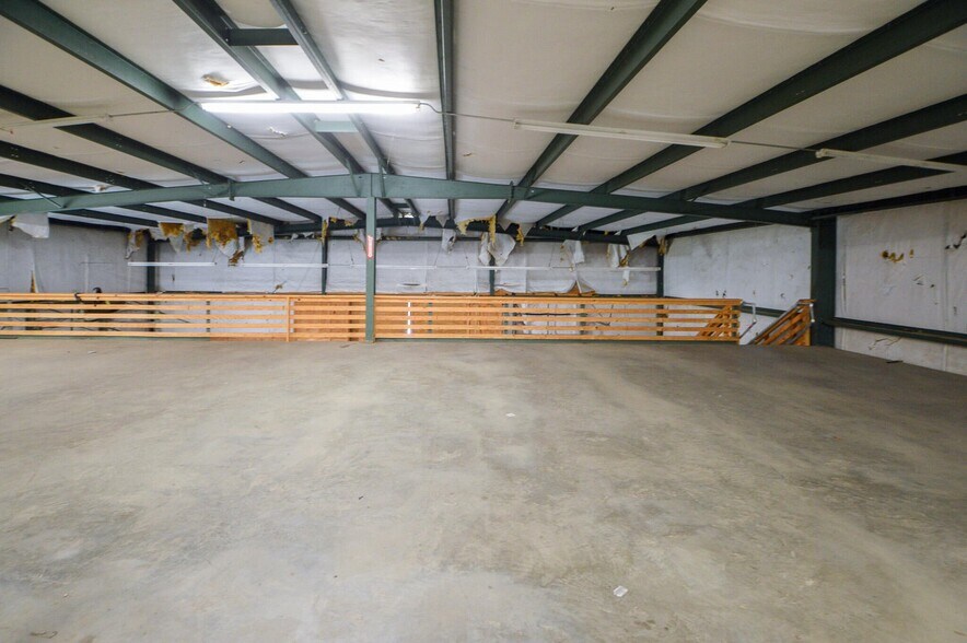 More Photos Of 1095 Stark Rd, Starkville Warehouse For Sale