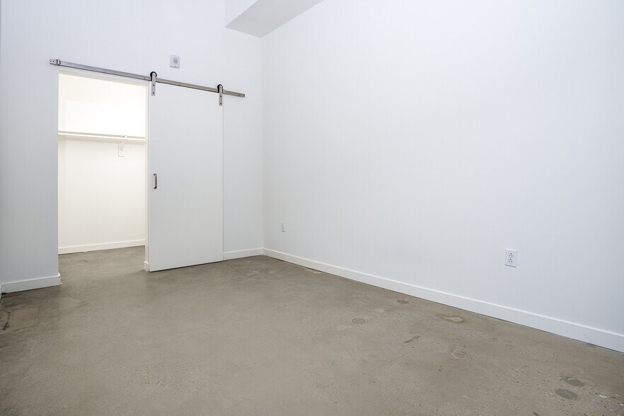 More Photos Of 3750 Main St, Riverside Apartments For Lease