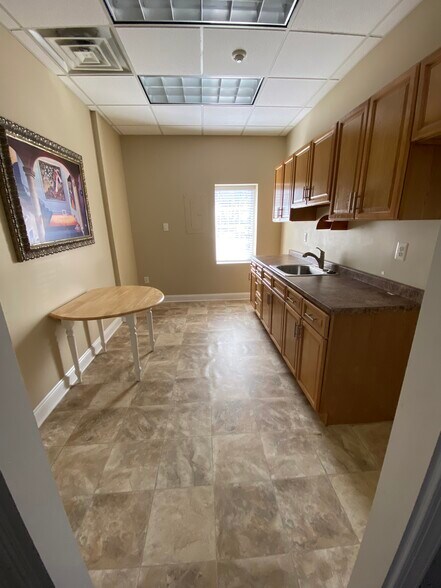 More Photos Of 967-969 Street Rd, Southampton Freestanding For Lease