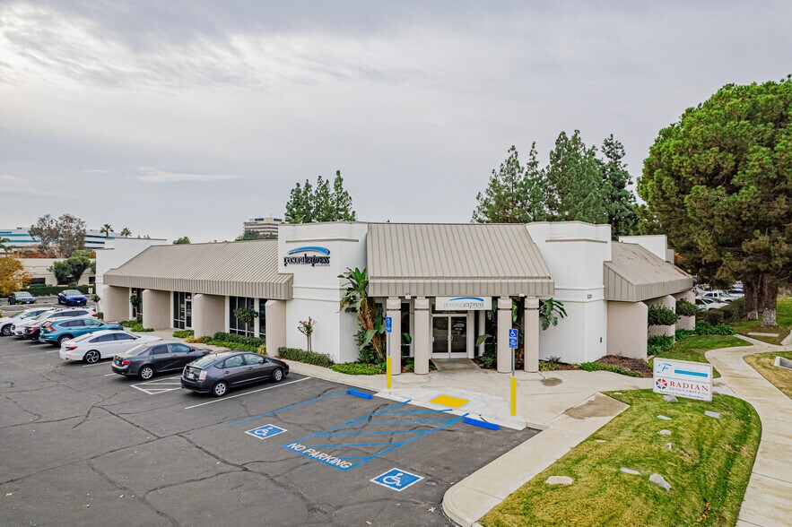 Primary Photo Of 5301 Truxtun Ave, Bakersfield Medical For Lease