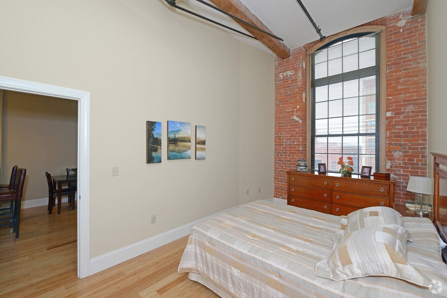 More Photos Of 12 Eagle St, Providence Apartments For Lease