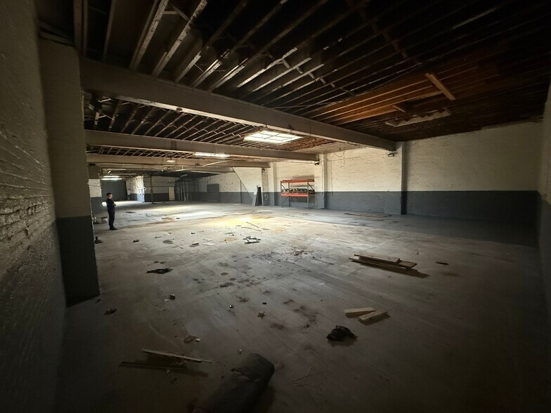 More Photos Of 802-804 Jamaica Ave, Brooklyn Warehouse For Lease