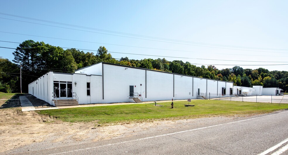 More Photos Of 1700 Overhead Bridge Rd NE, Cleveland Warehouse For Lease