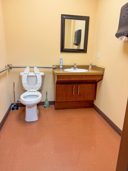 More Photos Of 1930 Powder Springs Rd, Marietta Medical For Lease