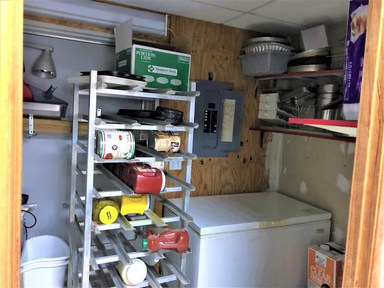 More Photos Of 10490 Beals Chapel Rd, Lenoir City Convenience Store For Sale