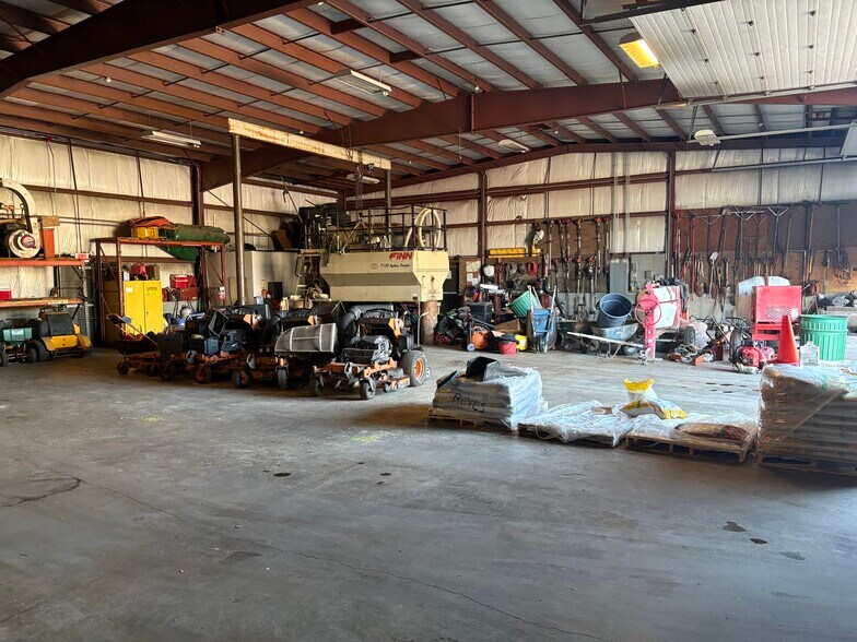 More Photos Of 27 Appian Way, Smithfield Warehouse For Lease