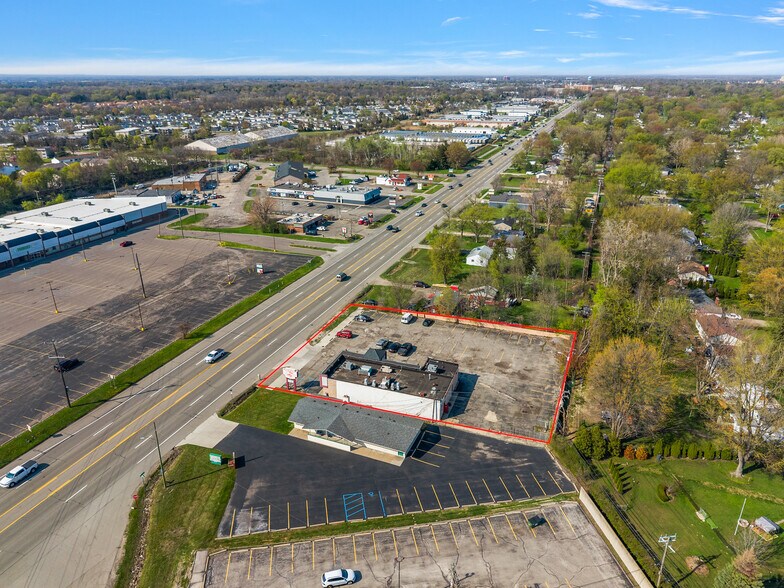 More Photos Of 37116 S Groesbeck Hwy, Clinton Township Restaurant For Sale