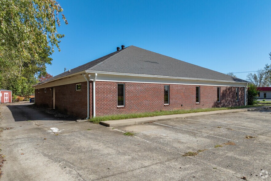 More Photos Of 375 Dover Rd, Clarksville Medical For Lease
