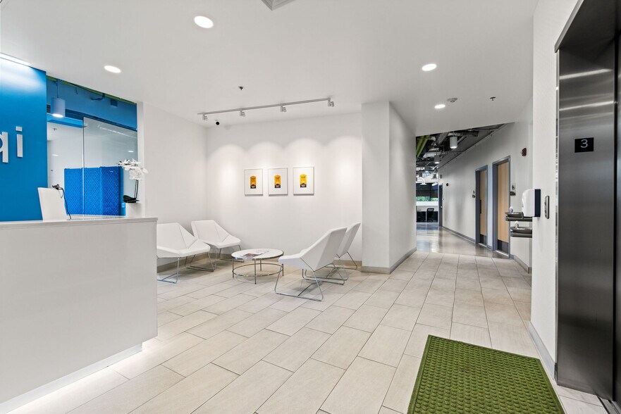 More Photos Of 7440 S Creek Rd, Sandy Office For Lease