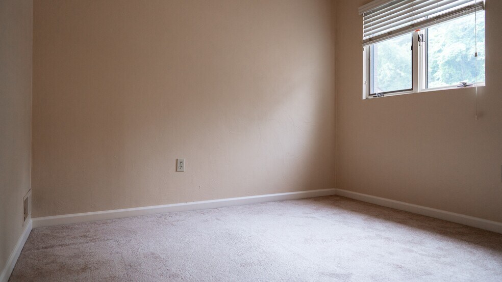 More Photos Of 113-114 Noble Vista Dr, Greensburg Apartments For Sale