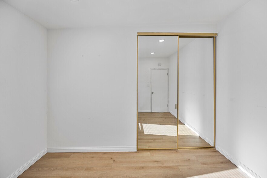 More Photos Of 1826-1828 12th St, Manhattan Beach Apartments For Sale