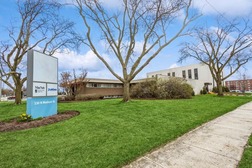 More Photos Of 330 N Madison St, Joliet Medical For Lease