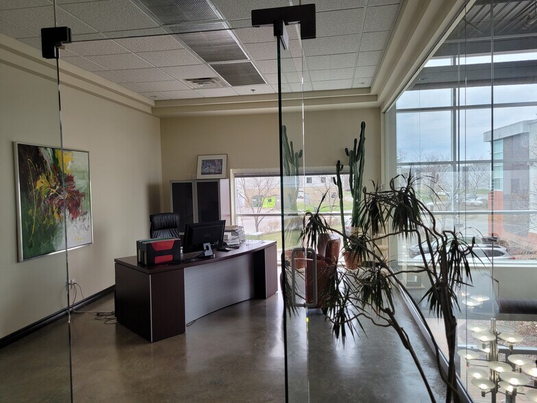 More Photos Of 10 Rue Gaston-Dumoulin, Blainville Light Distribution For Lease