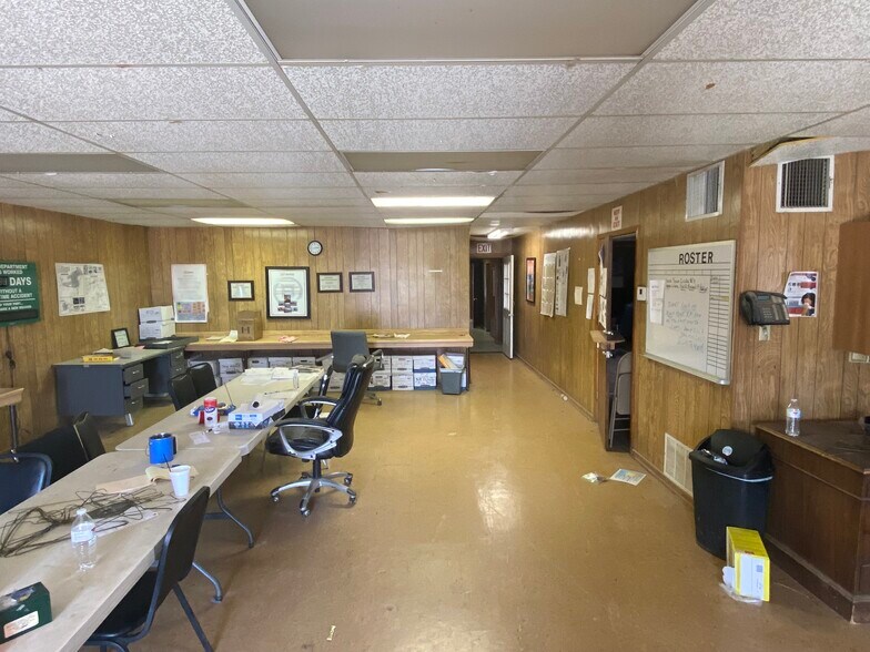 More Photos Of 2306 E Broadway St, Sweetwater Truck Terminal For Lease