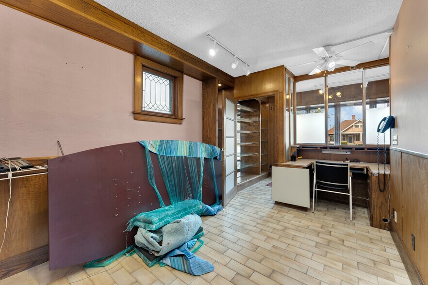 More Photos Of 1451 Ouellette Av, Windsor Office Residential For Sale