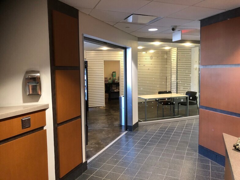 More Photos Of 584 N State Rd, Briarcliff Manor Village Health Club For Lease