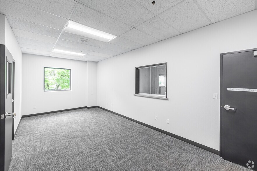 More Photos Of 2331 NE Argyle, Portland Unknown For Lease