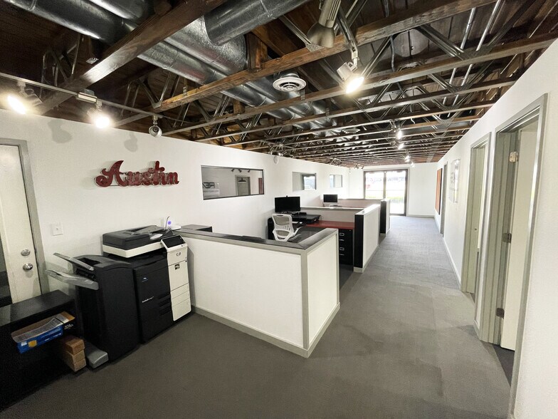 More Photos Of 3700 Thompson St, Austin Loft Creative Space For Lease
