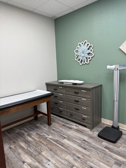 More Photos Of 1315 Chisholm Trail Pky, Duncan Medical For Sale