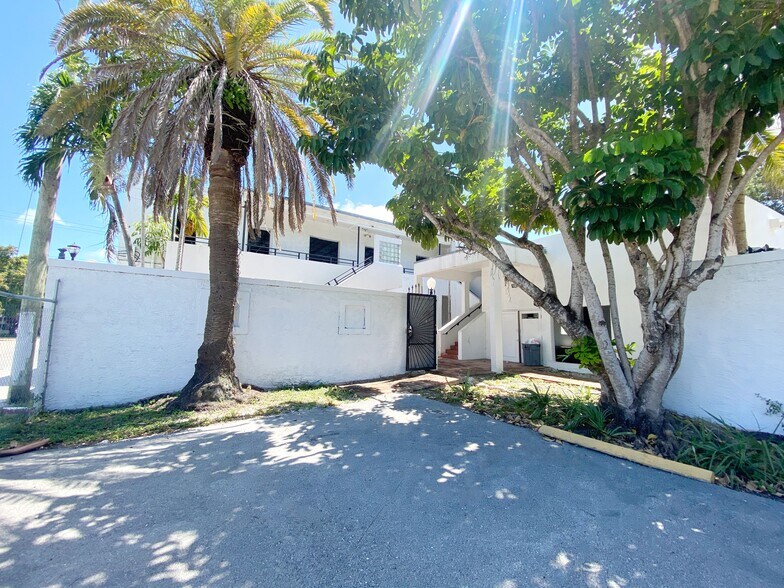 More Photos Of 4900 NE 2nd Ave, Miami Freestanding For Lease