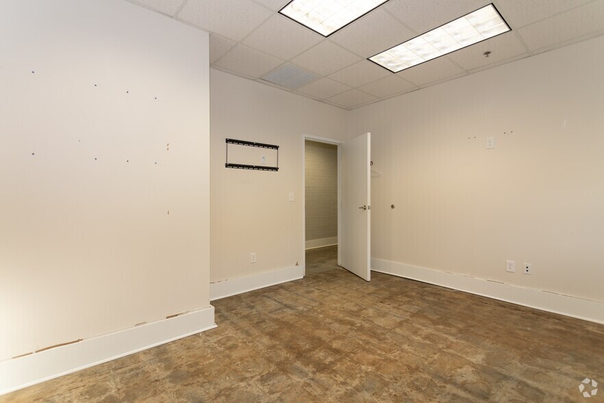 More Photos Of 532-533 Patterson Ave, Mooresville Loft Creative Space For Sale