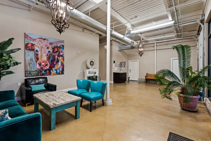 More Photos Of 3363 E Commerce St, San Antonio Warehouse For Sale