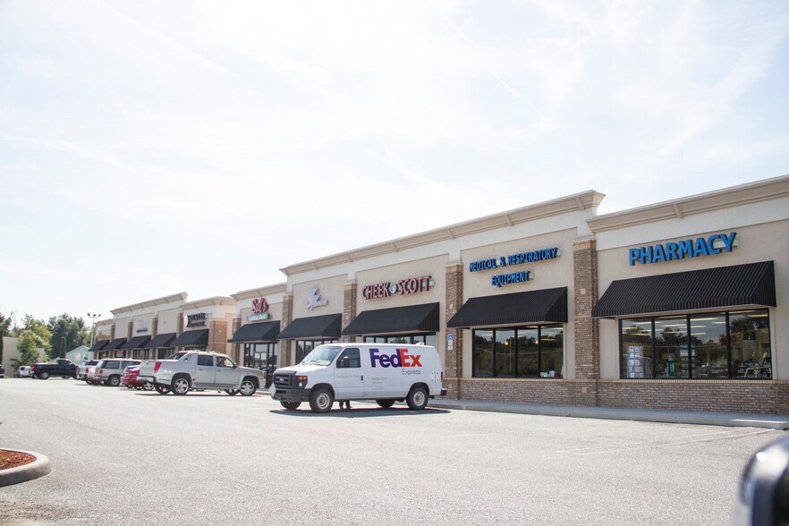More Photos Of 161 SW Stonegate Ter, Lake City Storefront Retail Office For Lease