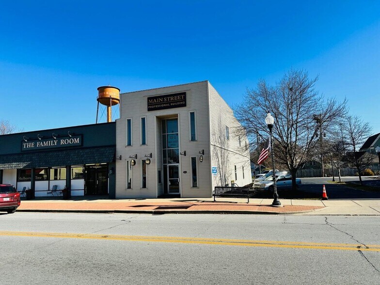 More Photos Of 209-211 S Main St, Kouts Office For Lease