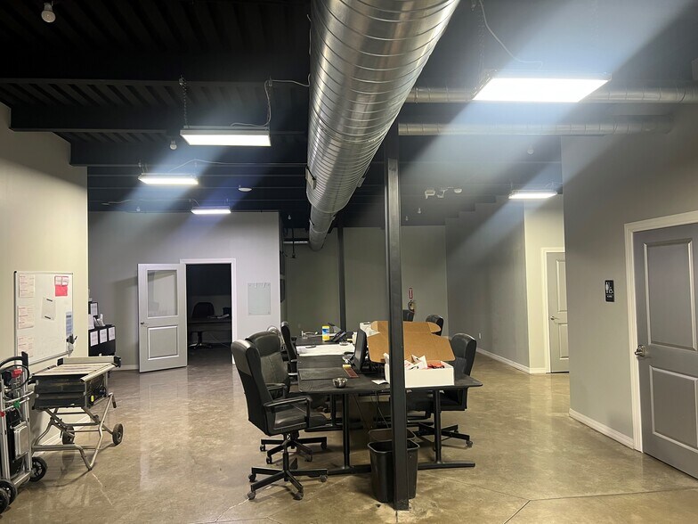 More Photos Of 21260 W 8 Mile Rd, Southfield Warehouse For Sale