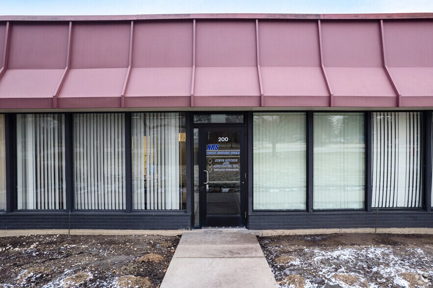 More Photos Of 1500 Hicks Rd, Rolling Meadows Warehouse For Lease